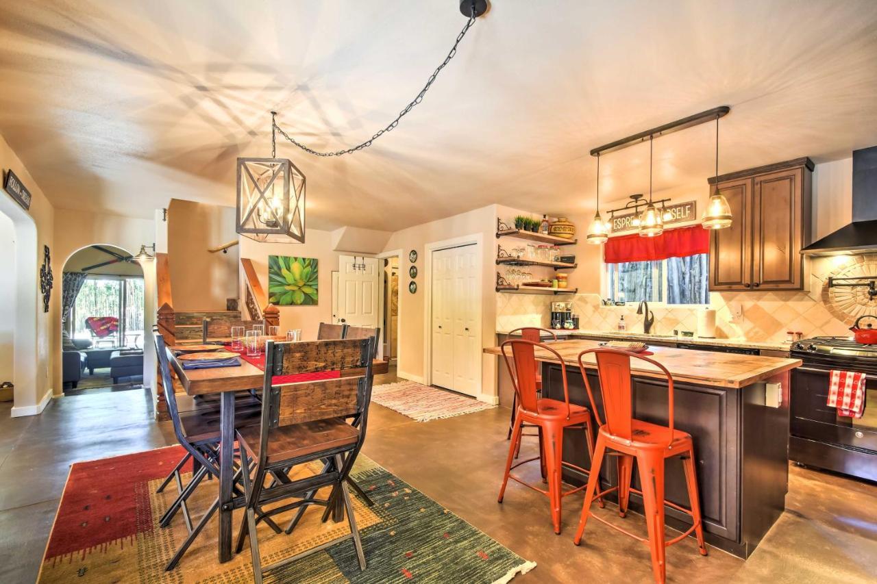 Cozy Home With Media Room Short Walk To Taos Plaza! Exterior photo