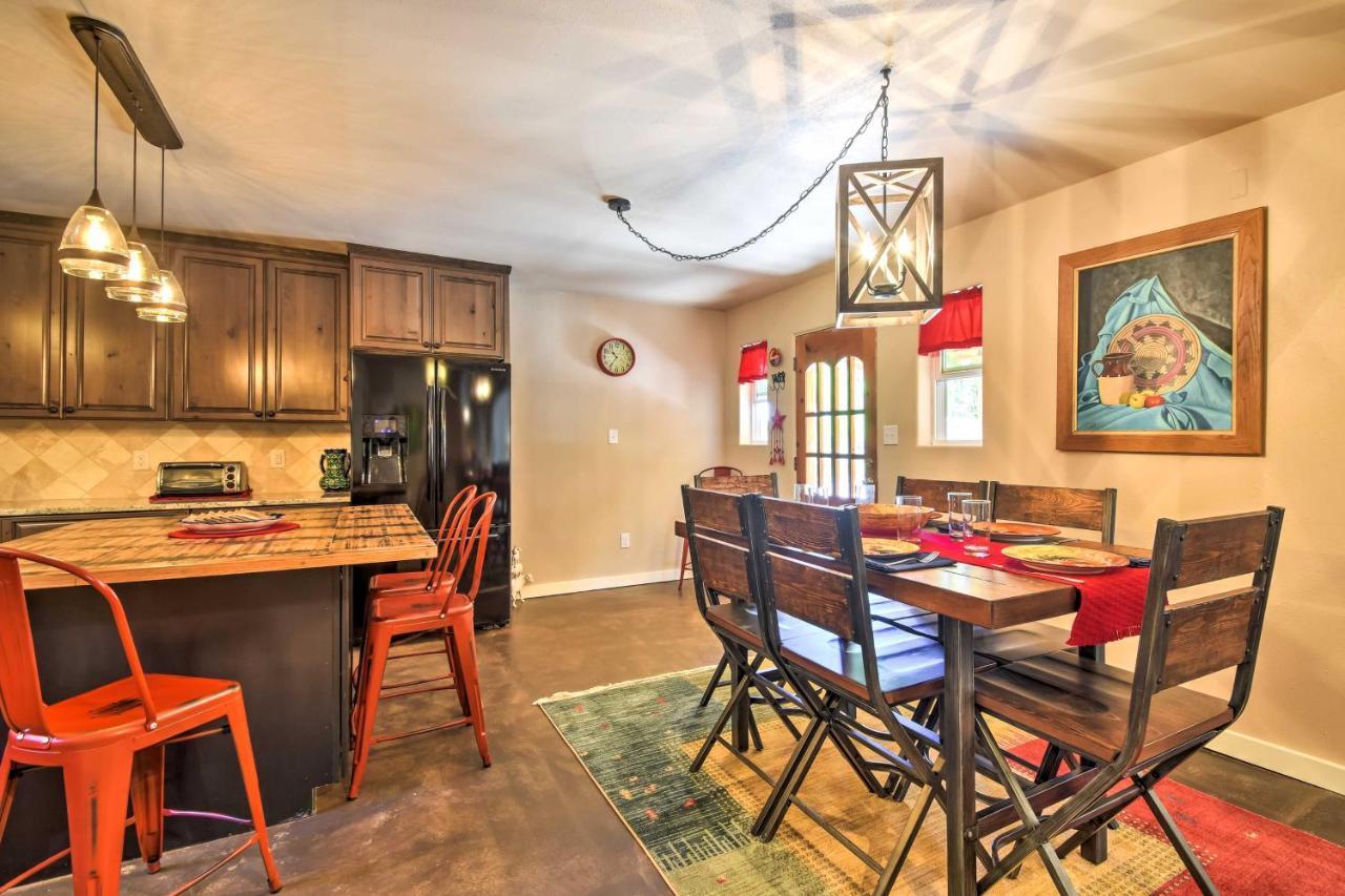 Cozy Home With Media Room Short Walk To Taos Plaza! Exterior photo