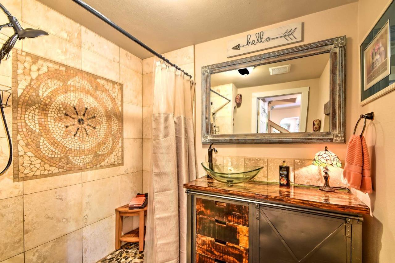 Cozy Home With Media Room Short Walk To Taos Plaza! Exterior photo
